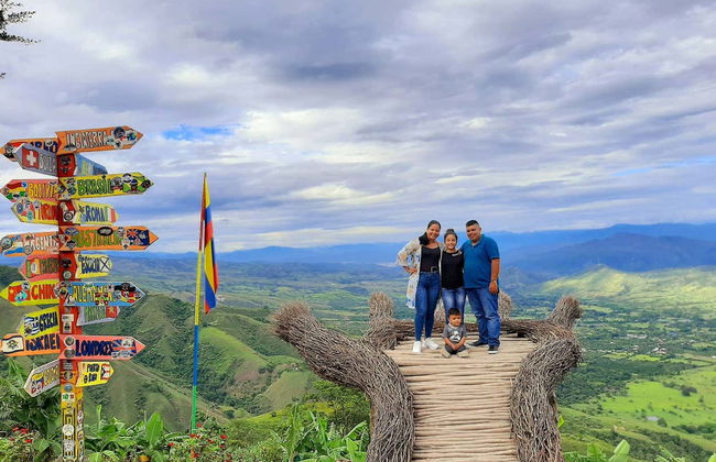 La Mano del Gigante Viewpoint Day Trip - Photo 3