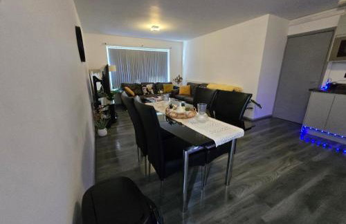 Lovely 3 Bed Ground Floor Apartment Near QE Hospital Harborne Birmingham New - Photo 14