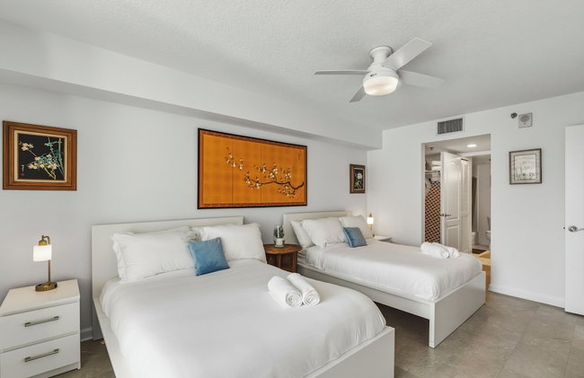 Fantastic 2BR Condo on 31st Floor Free Parking - Photo 71