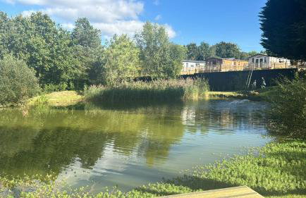 Lake View Holiday Home - Fishing Lakes, Heated Outdoor Swimming Pool 500yrds on Sister Park , Pool Open April to September - Foto 39