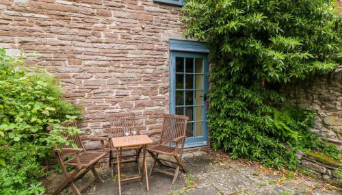 Yew Tree Cottage - Photo 2