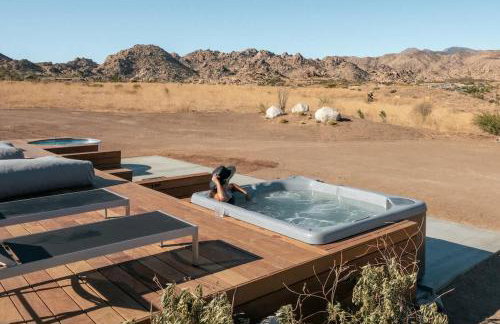 The Outlaw By The Cohost Company - Foto 19