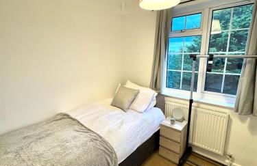 Rushden Home - Perfect for Contractors - Free Parking - Sleeps 5 - Garden - Netflix and HDR TV - Foto 18