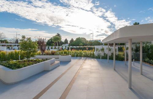 Newly Built 3 BDRM Luxury Apt Close to the Beach - Photo 46