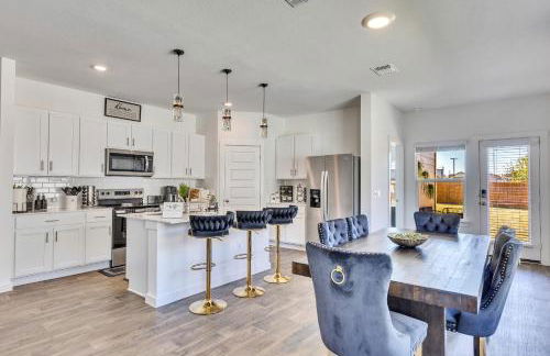 Stylish 4BR Family Home with Game Room and Backyard - Foto 6