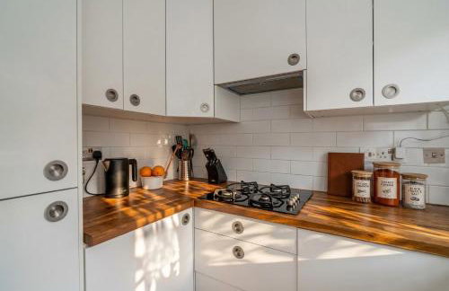 Canal View House - 2BR with Garden & Parking - Foto 7