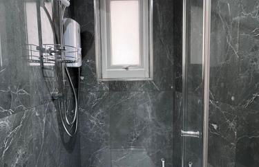 Modern Studio Flat in Bramhall - Photo 7