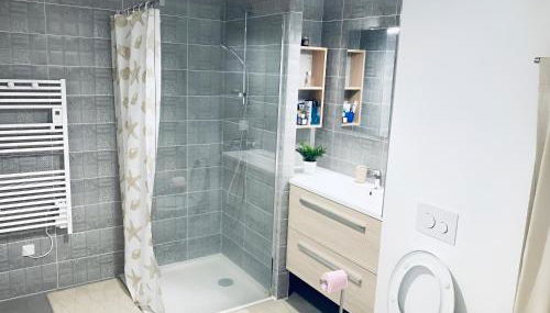 Appartement design au cœur de Montpellier avec parking privé - Photo 5, Shower