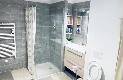 Appartement design au cœur de Montpellier avec parking privé - Photo 5