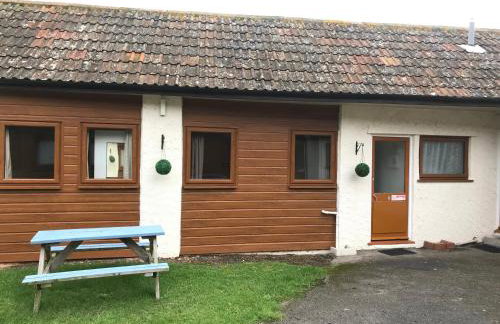 Court Farm Holiday Bungalows Ltd - Photo 13