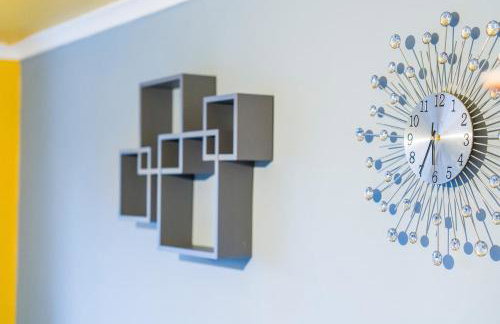 #99 Quirky and Stylish 3-Bedroom - Close to Drayton Manor Theme Park - Sleeps 6 - "Perfect for contractors and Families - Free parking" - Photo 38