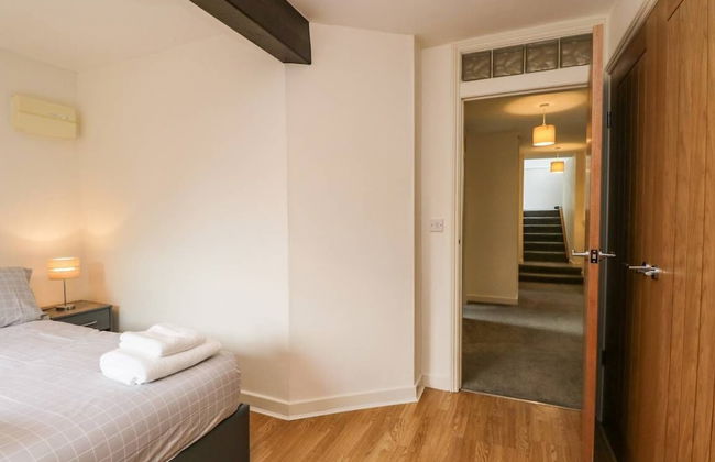 COACH HOUSE - Photo 3