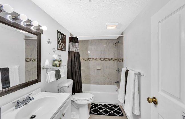 Lovely PET FRIENDLY three bedroom in desirable Urbandale Location! 3 Home by RedAwning - Foto 18