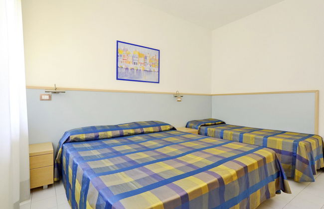 2 bedroom Apartment in Lignano Sabbiadoro with swimming pool and garden - Photo 10