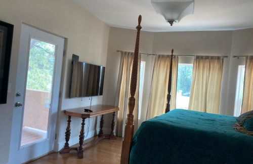 Huge Cozy Home with Many Bedrooms in Ivywild - Foto 43