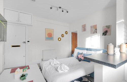 Designer 1-Bed Flat, 1-Min to Tube, Fast Central London Access - Foto 28