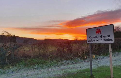 Idyllic 2 Bedroom Self-Contained UpsideDown Annexe - Photo 56