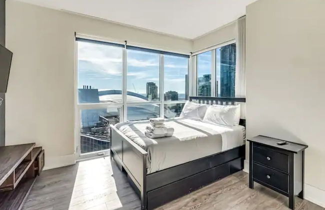 Lanterra Downtown Cn Tower - Photo 8