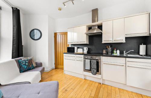 Simple 2 Bed in Central Dewsbury -Sleep 4 - Foto 5