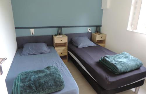 Les hirondelles au bord de l'eau - Foto 10