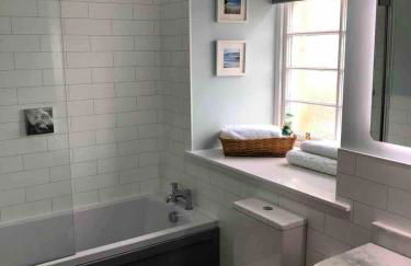 2 bedroom Townhouse within Grade C listed Ladysbridge House 2 night minimum stay - Foto 19