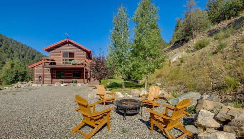 Secluded Livingston Retreat with Deck and Fire Pit! - Foto 2