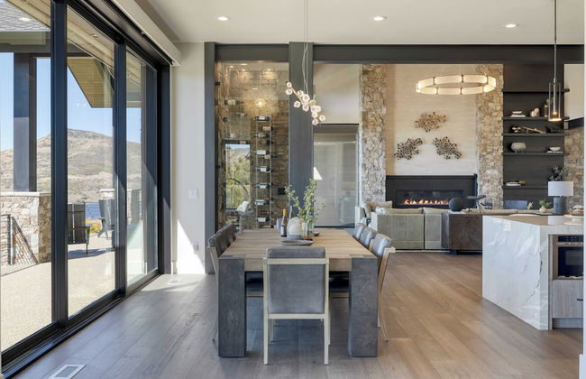 Reflection by Avantstay Sleeps 18 + Lake Views Hot Tub + Game Room - Foto 14