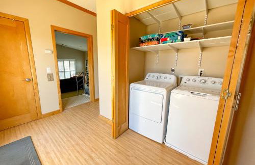 2 min walk to beach! Large Home! Rooftop Deck! - Foto 14