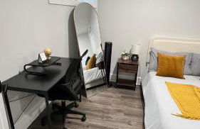 Chic 3BR-4BD-3Bath Oasis with Backyard Near NYC - Foto 16