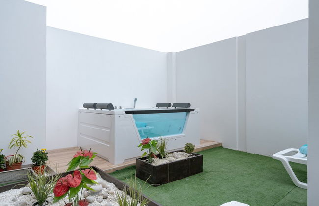 GLOBALSTAY. Modern 2BR Penthouse. Outdoor Jacuzzi, BBQ - Photo 6