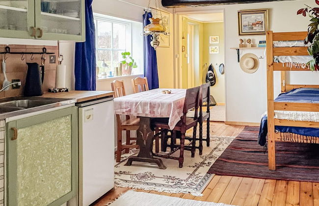 4 Person Holiday Home in Hallstavik - Foto 10