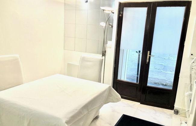 One bedroom flat ground floor avec cuisine -Rue Saint charles - métro Charles Michels 75015 PARIS - Photo 17