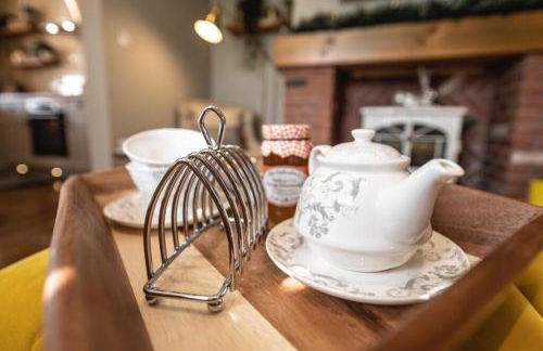 Stunning views, Hot tub, 5 mins to Chester - Photo 62