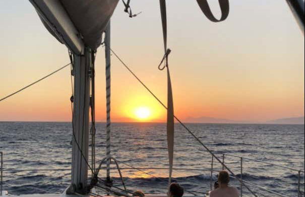 Balade en catamaran au coucher du soleil + dîner - Photo 3