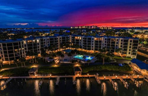 Retreat, Relax, & Repeat in Riverside - Foto 39