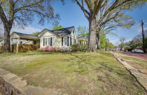 The Pink Azalea - Tyler Home with Yard and Patio! - Foto 34