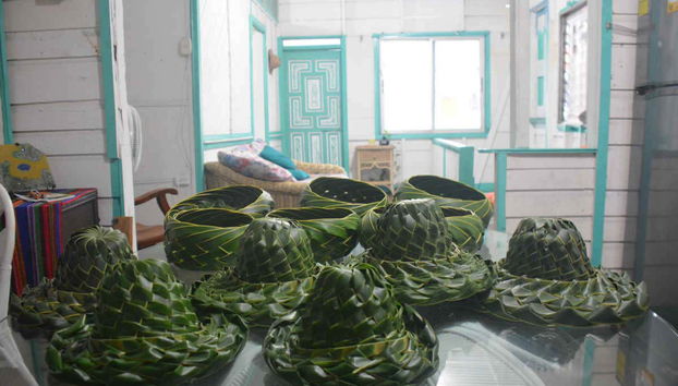 Taller de artesanía en San Andrés - Foto 4, Sombreros hechos con palma de coco