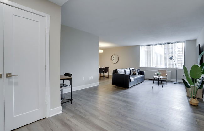 Crystal City Apt for Business Travelers - Photo 23