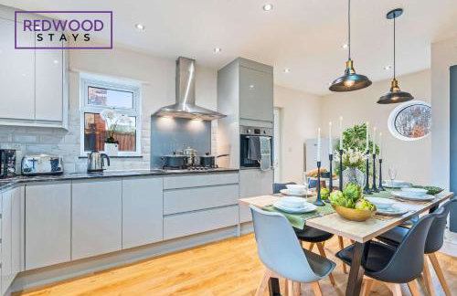 Cosy 3-Bedroom Serviced House with Free Fast WiFi and Parking for 2 Cars By Redwood Stays - Foto 13