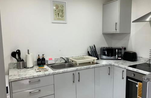 Lancing Apartments - Spacious 2 Bed - Sleeps 6 - Burnham Village - Foto 8