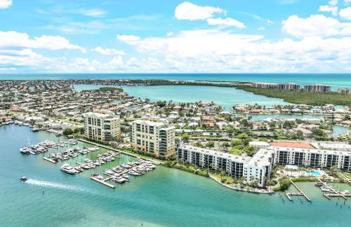 Waterfront Island Oasis! Heated Pool with Stunning View & 2 Full Bath - Foto 33