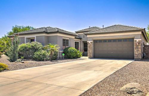 Pool Table, Yard and Grill Luxe Queen Creek Escape - Foto 42