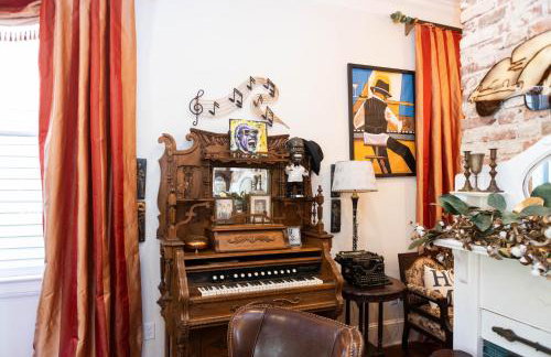 The Dollhouse - 3 Bed, 2 Bath, Walk to Downtown - Foto 38