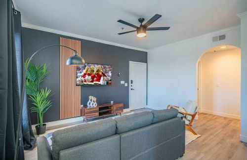 Amiable 2BD King Bed with Pool, Hot Tub, Gym, Parking - Foto 19