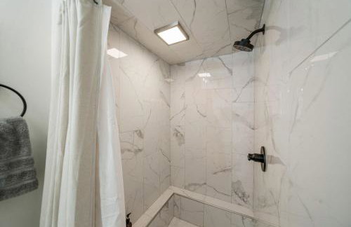 Next to Expo, 5 beds, Hot-tub, corn hole, pets! - Foto 32