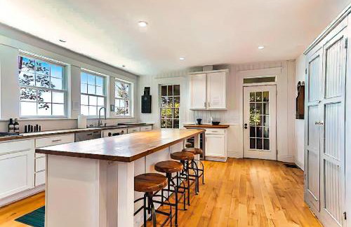 Blackstone on the Bluff with Lake Views Historic Home Family Friendly - Photo 4