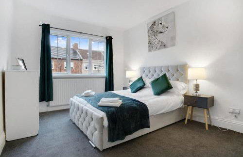 Sleek Gem Home in Houghton le Spring, Sleeps 5 - Photo 1
