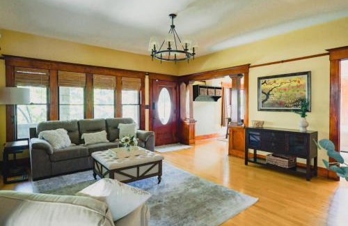 1907 Historical Home-Office, Chefs Kitchen, 5beds - Photo 13