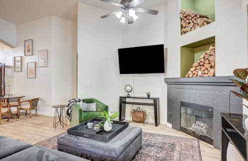 Luxury 6 BR Home Large Pool & Spa with Grassy Yard - Photo 70