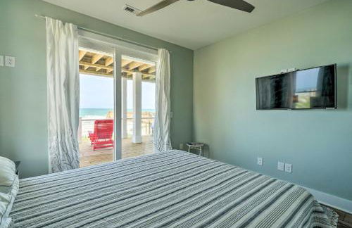 Beachfront Oasis with 2 Large Decks, BBQ and Views! - Foto 16